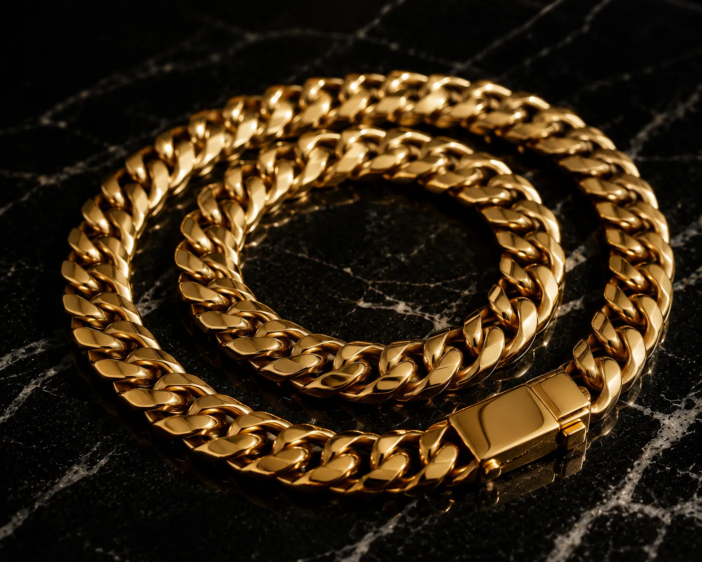 14K yellow gold Cuban link chain, close up