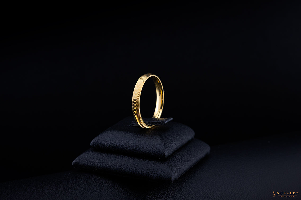 Diagonal Ribbed Band Ring - Gold